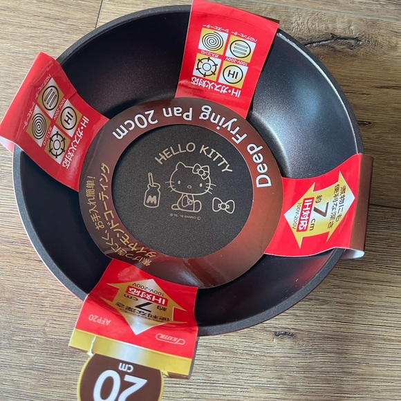 HELLO KITTY-NWT Non-Stick Medium Pan - Picture 7 of 13
